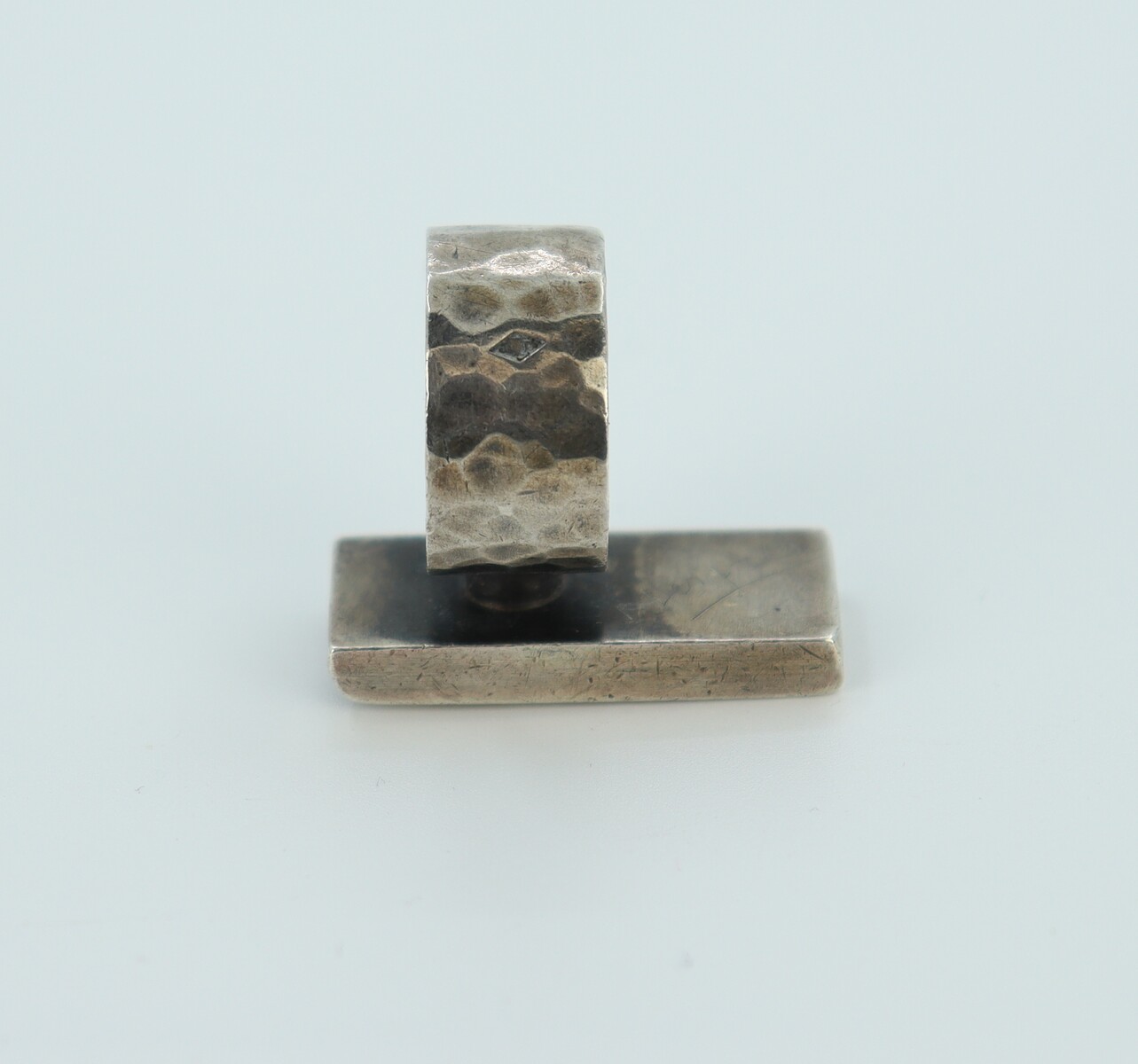 Bague à initiale F par Jean Després