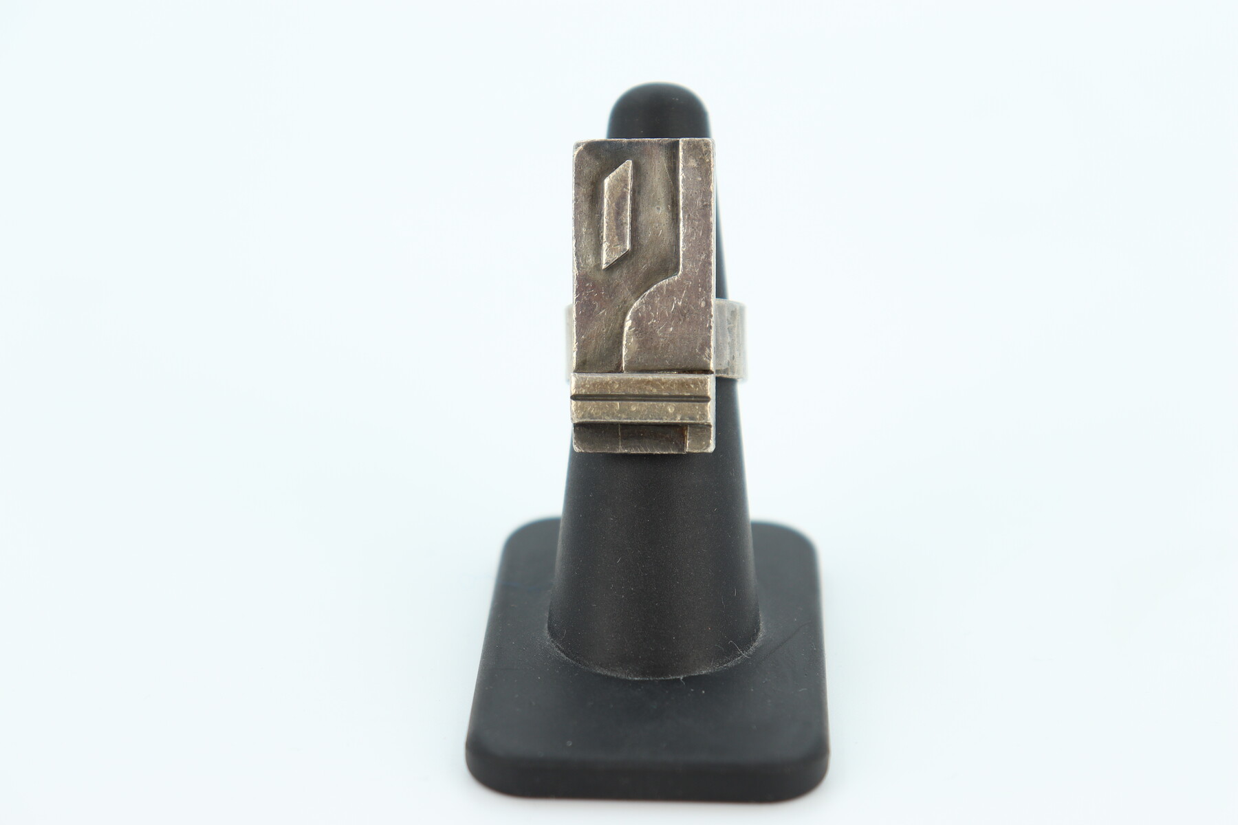 Bague moderniste par Jean Després