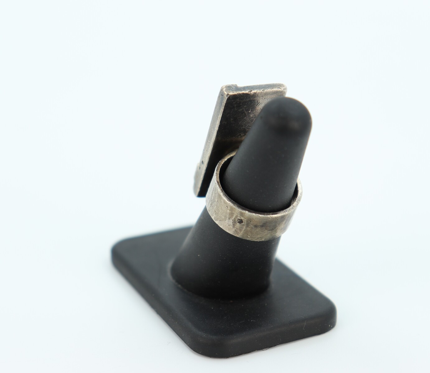 Bague moderniste par Jean Després