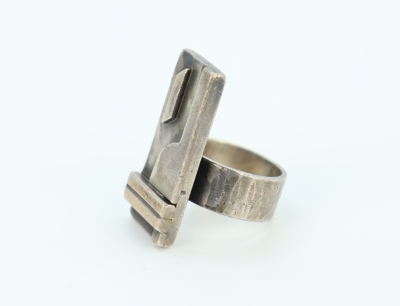 Bague moderniste par Jean Després