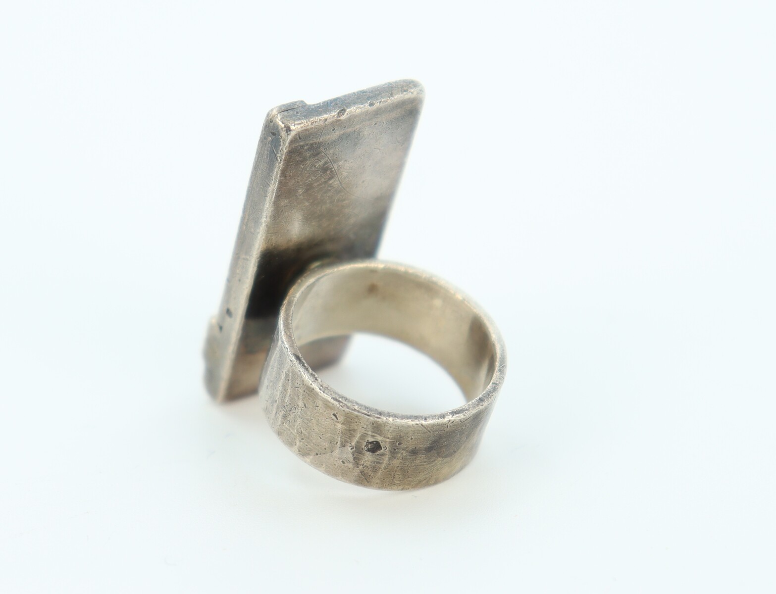 Bague moderniste par Jean Després