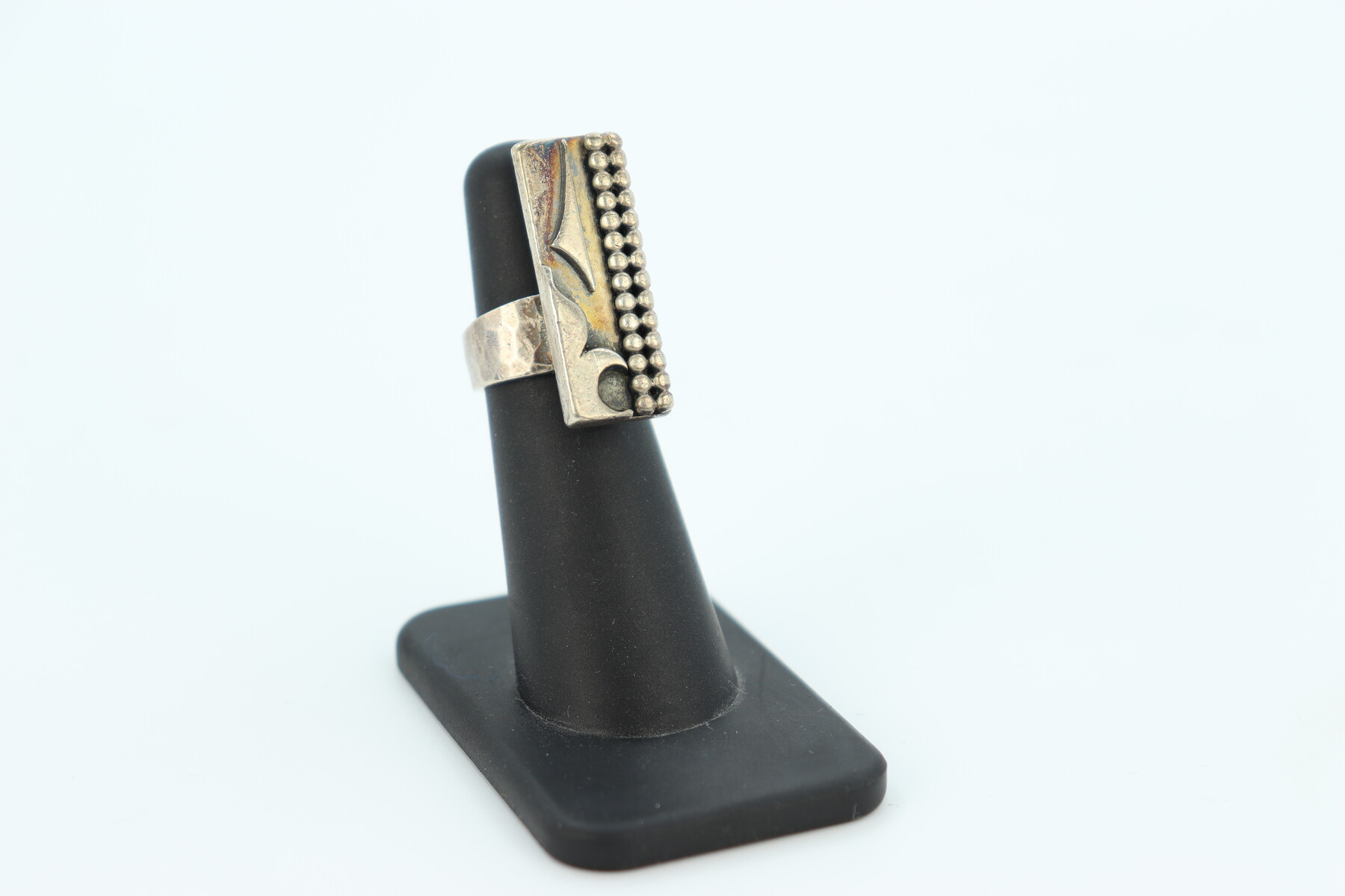 Bague moderniste par Jean Després