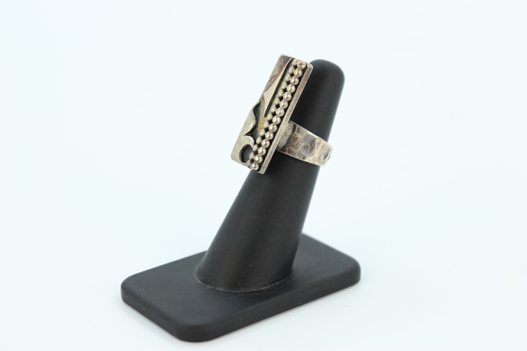 Bague moderniste par Jean Després