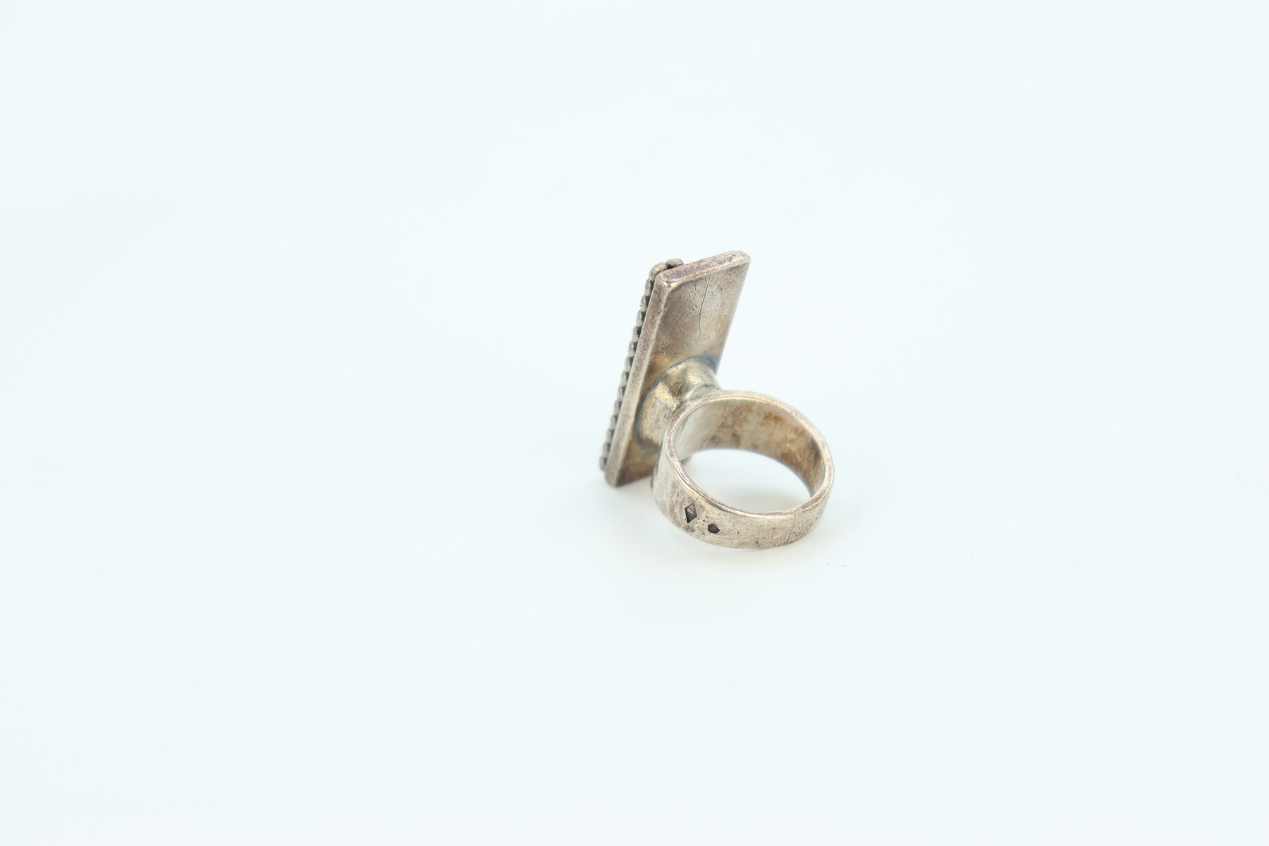 Bague moderniste par Jean Després