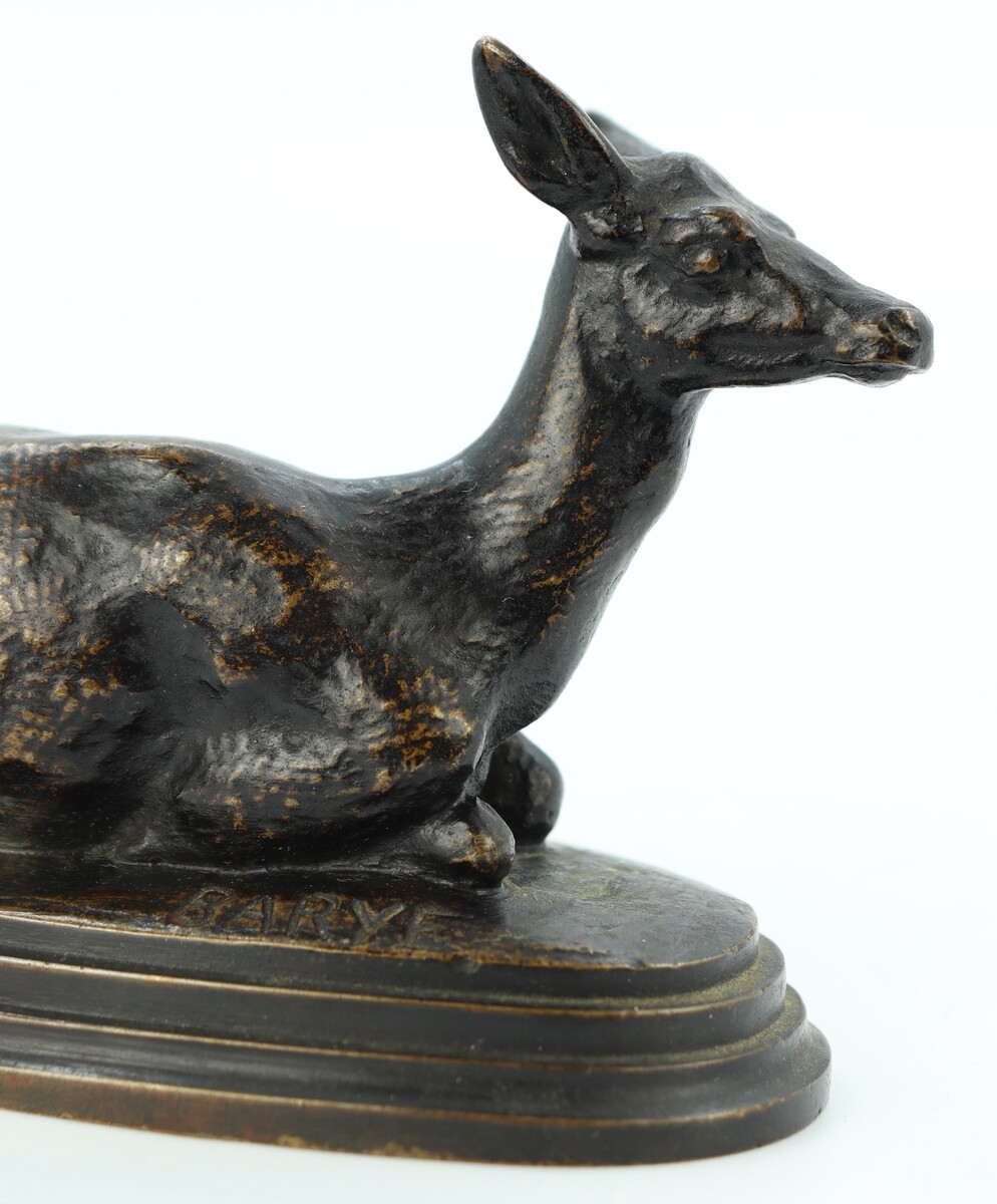 Biche couchée par Antoine-Louis Barye