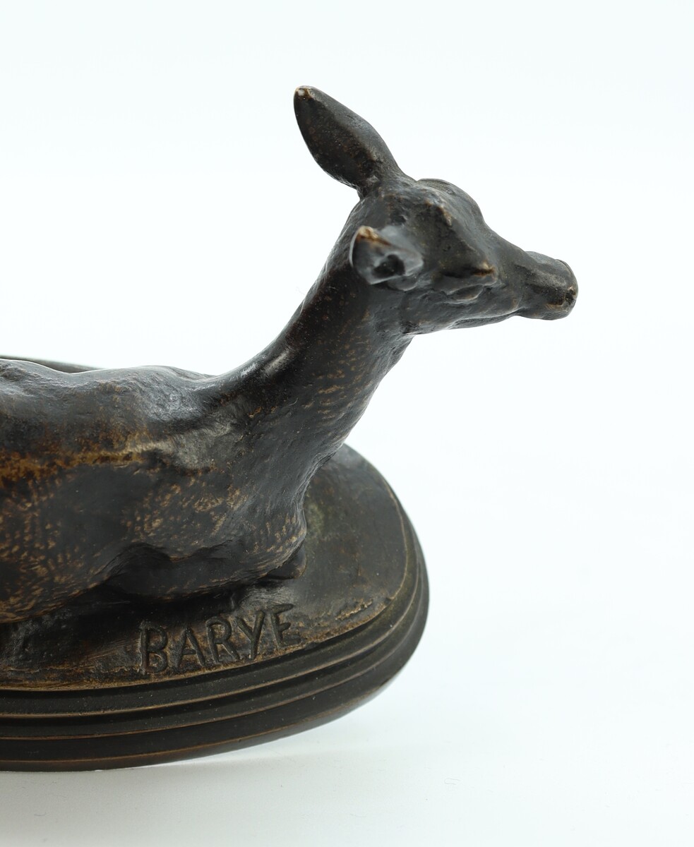 Biche couchée par Antoine-Louis Barye