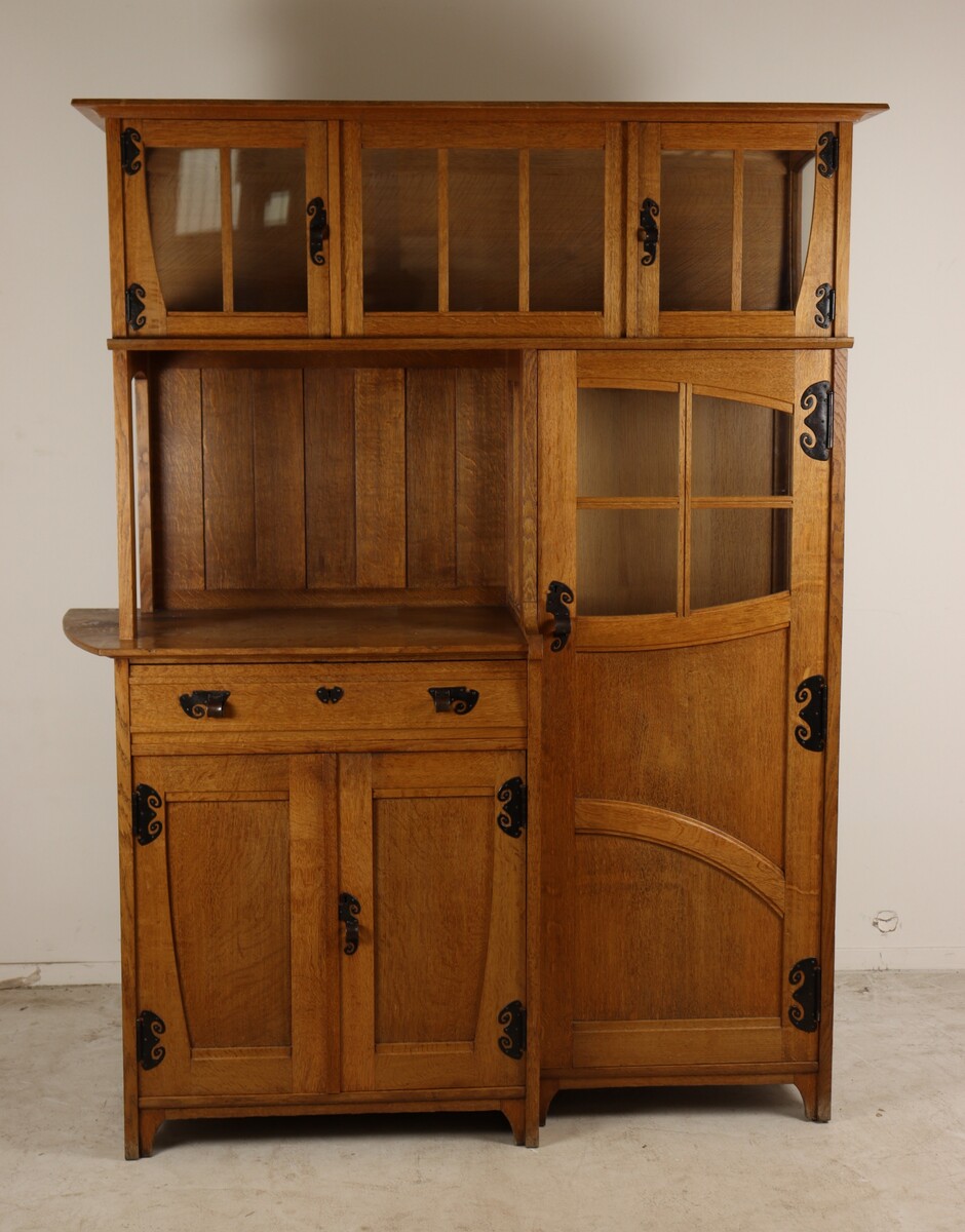 Buffet vaisselier par Gustave Serrurier-Bovy