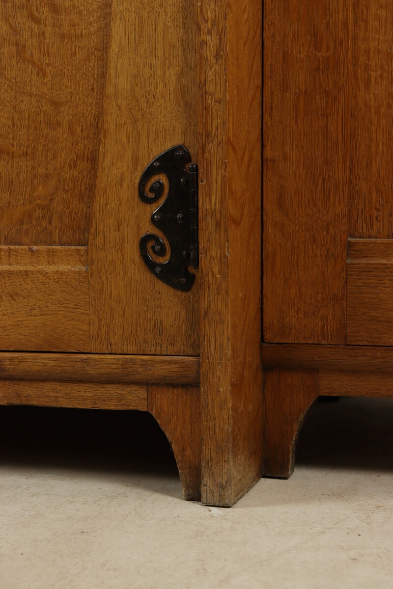 Buffet vaisselier par Gustave Serrurier-Bovy