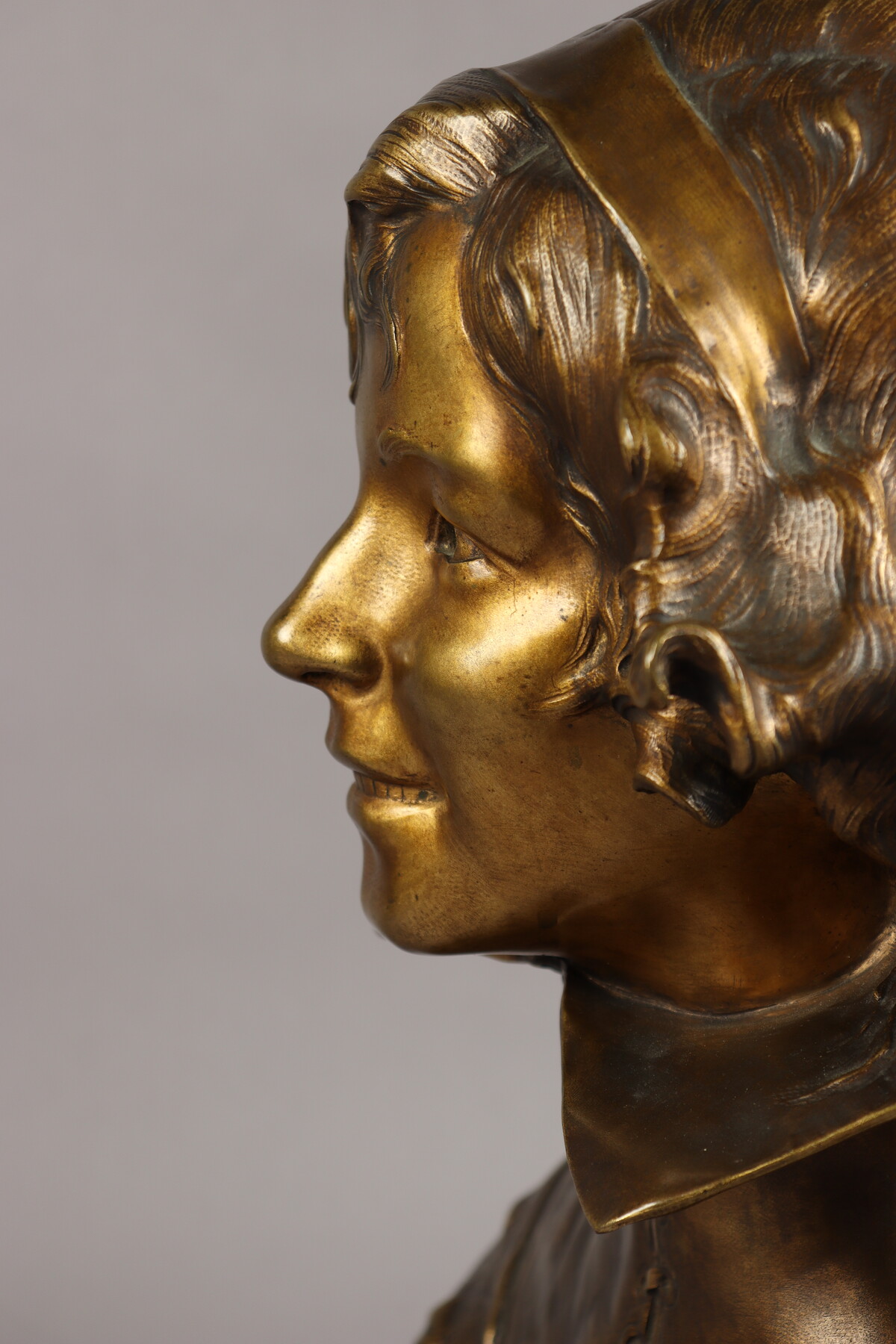 Buste de jeune femme par Paul François Berthoud