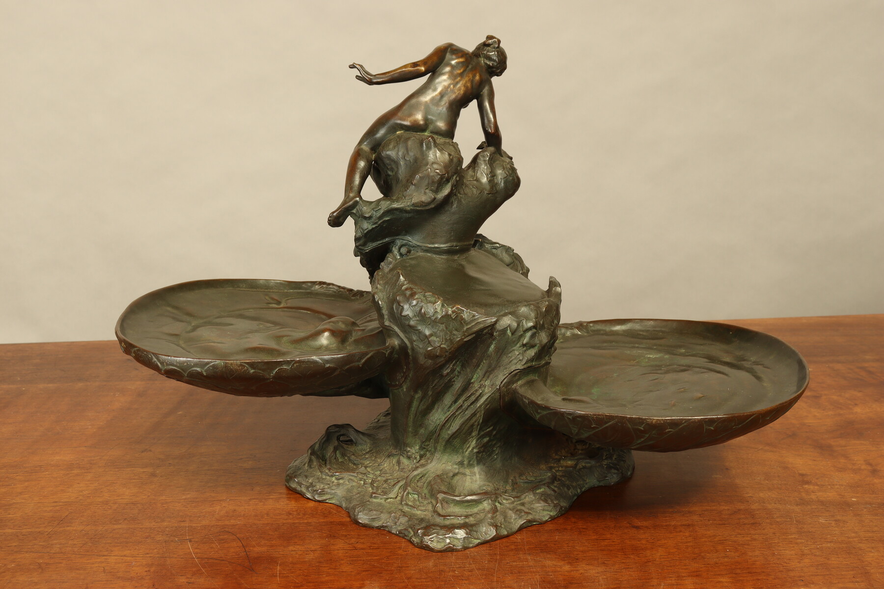 Centre de table par Auguste Ledru