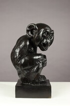 Chimpanzé, sculpture par Raymond de Meester de Betzenbroeck
