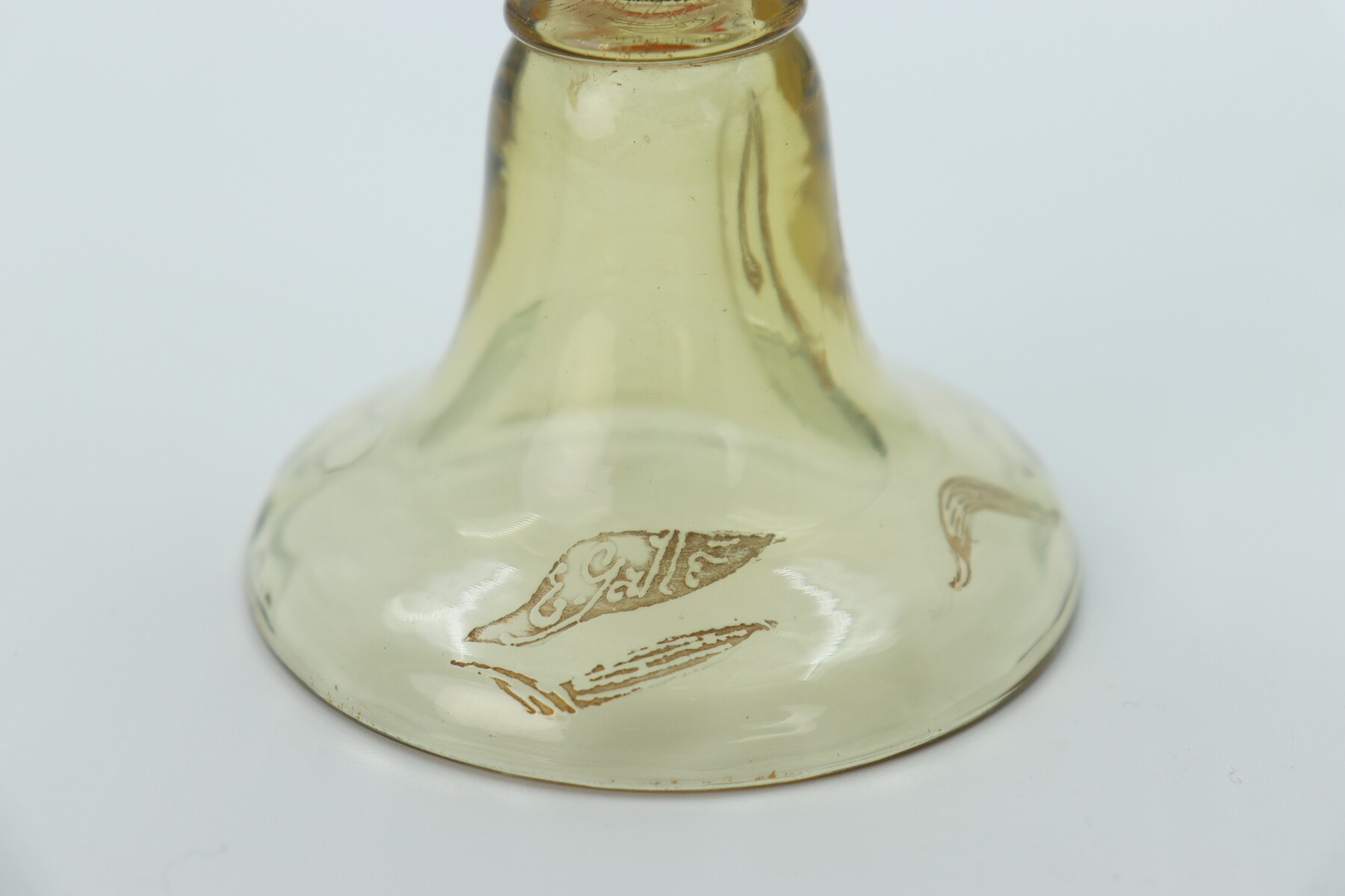 Coupe sur pied par Emile Gallé