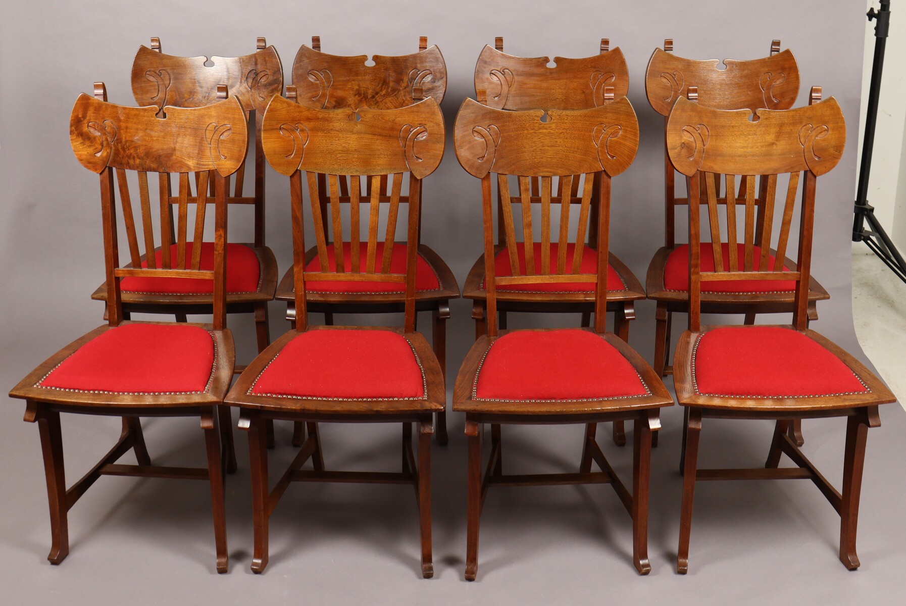 Ensemble de huit chaises par Gustave Serrurier-Bovy