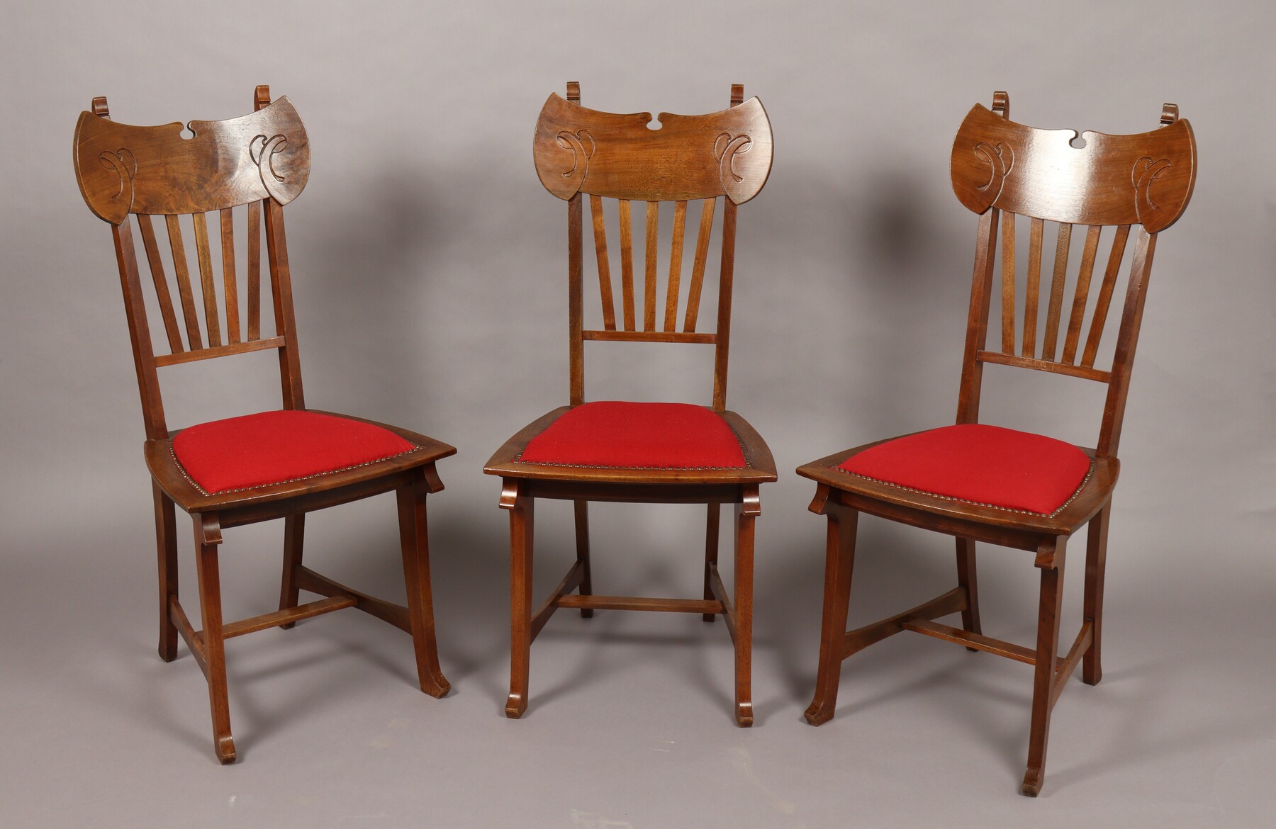 Ensemble de huit chaises par Gustave Serrurier-Bovy