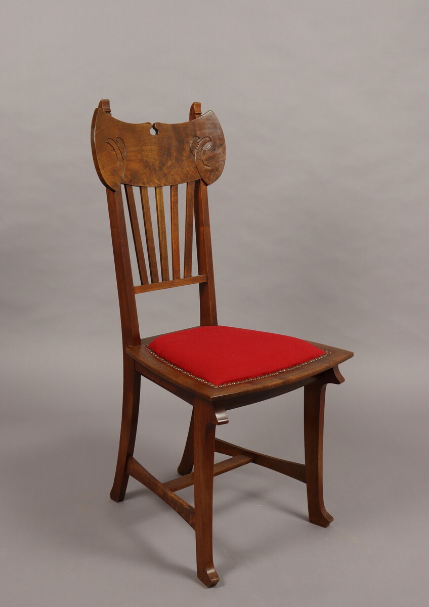 Ensemble de huit chaises par Gustave Serrurier-Bovy