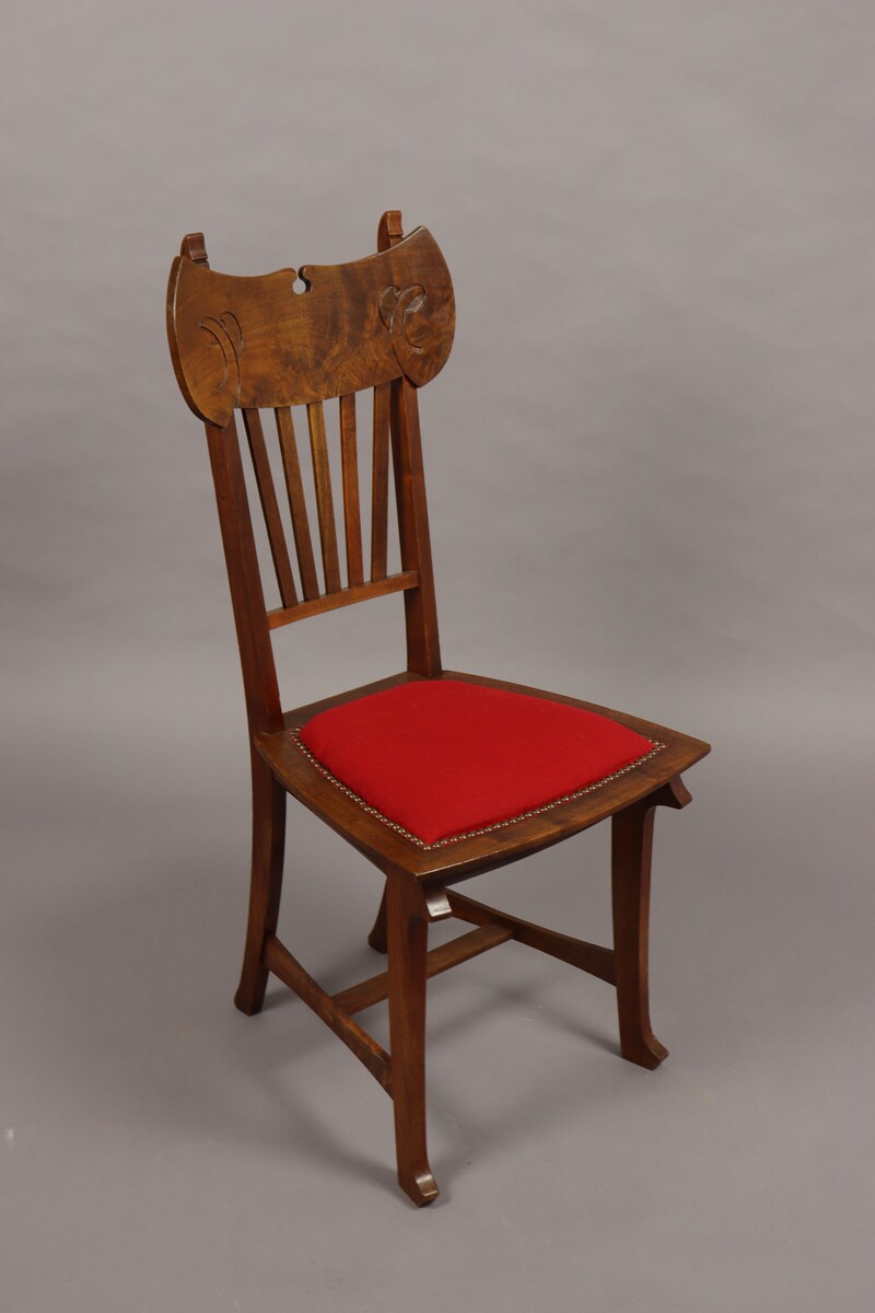 Ensemble de huit chaises par Gustave Serrurier-Bovy