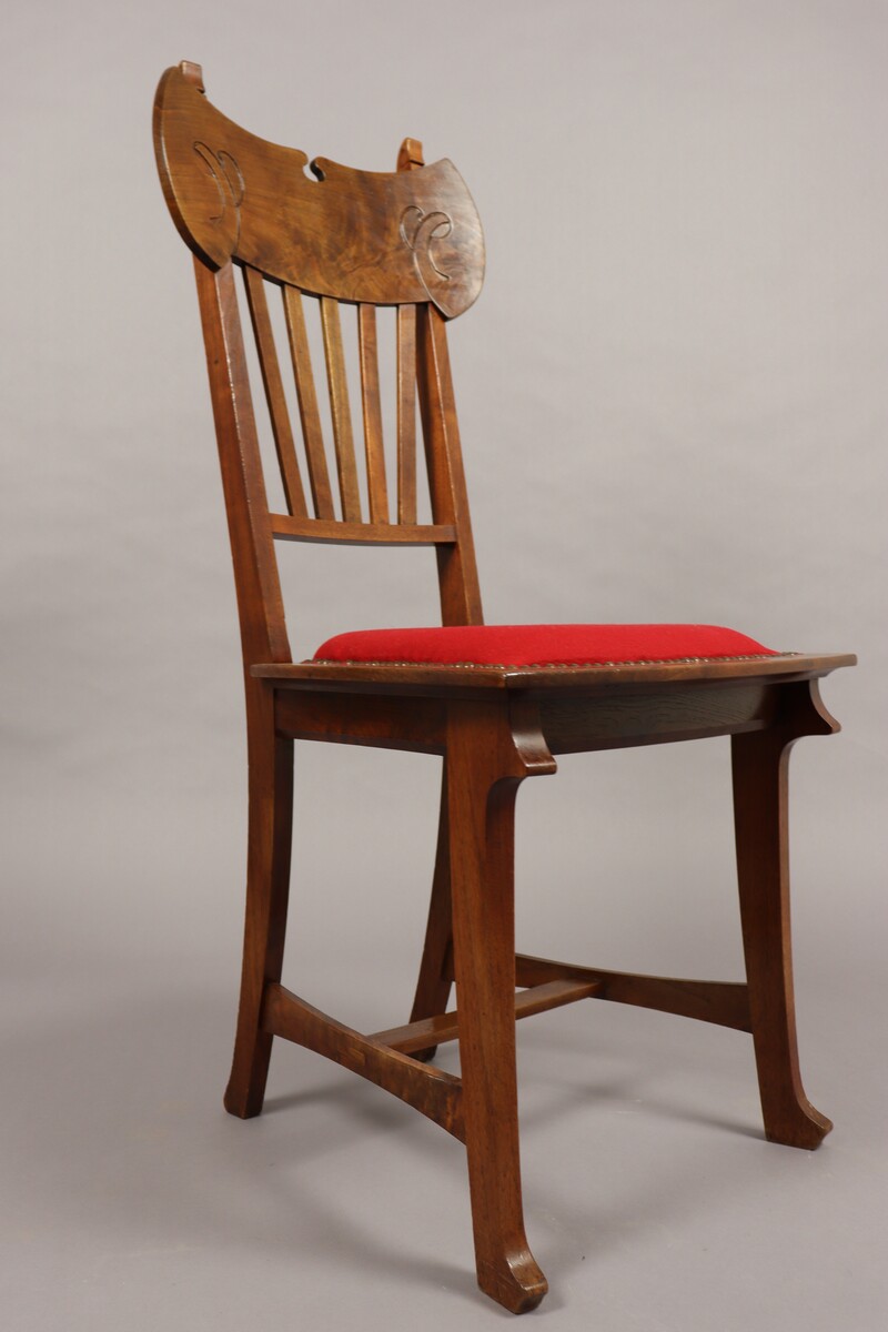 Ensemble de huit chaises par Gustave Serrurier-Bovy