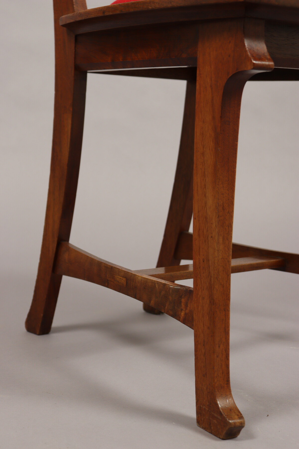 Ensemble de huit chaises par Gustave Serrurier-Bovy