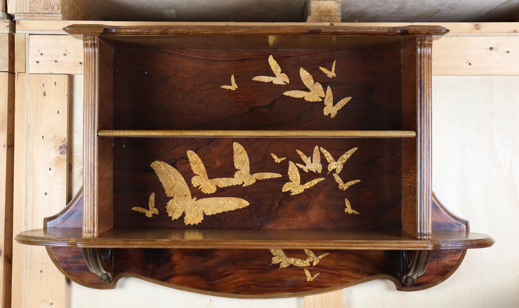 Etagère par Emile Gallé