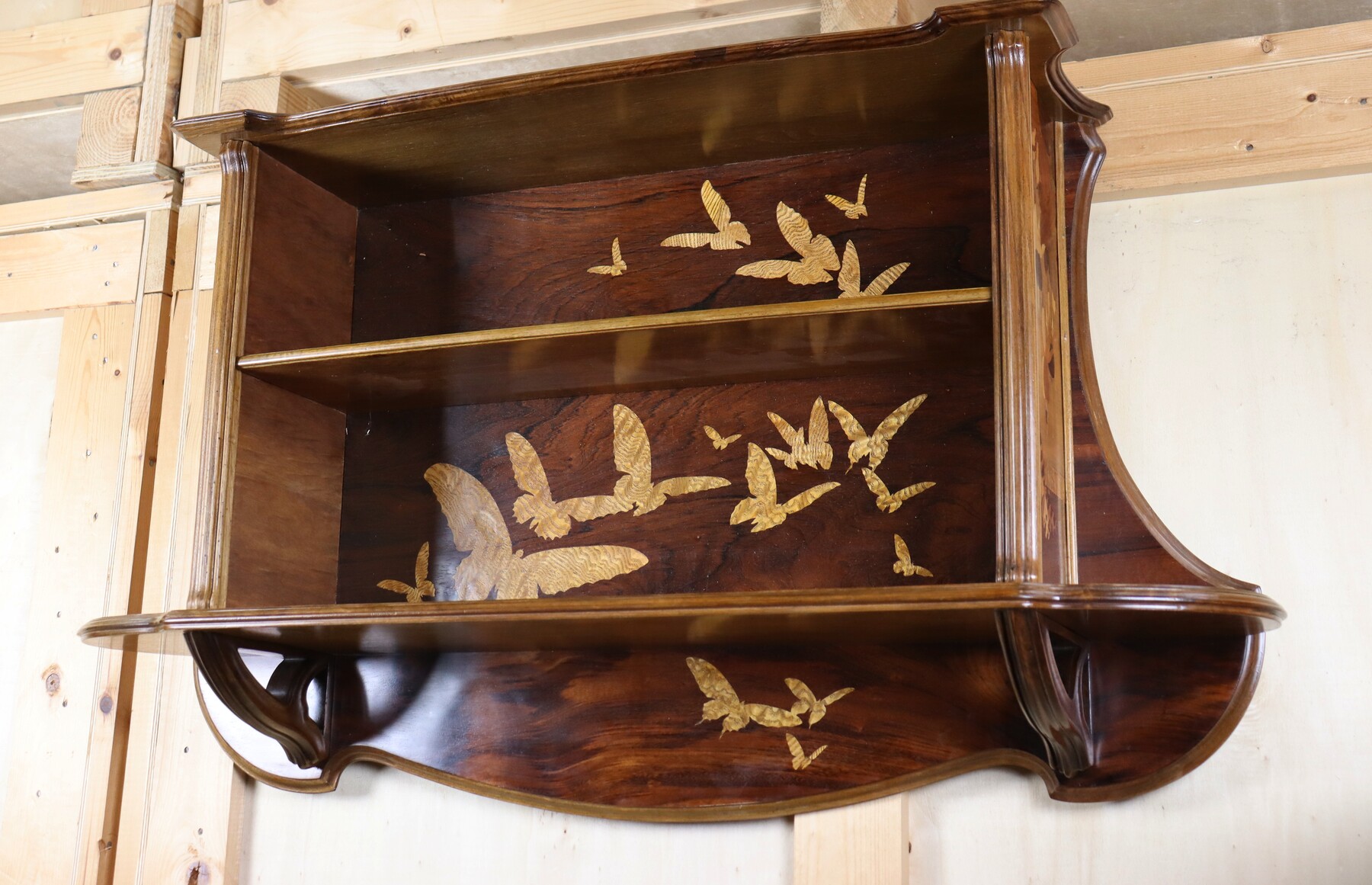 Etagère par Emile Gallé