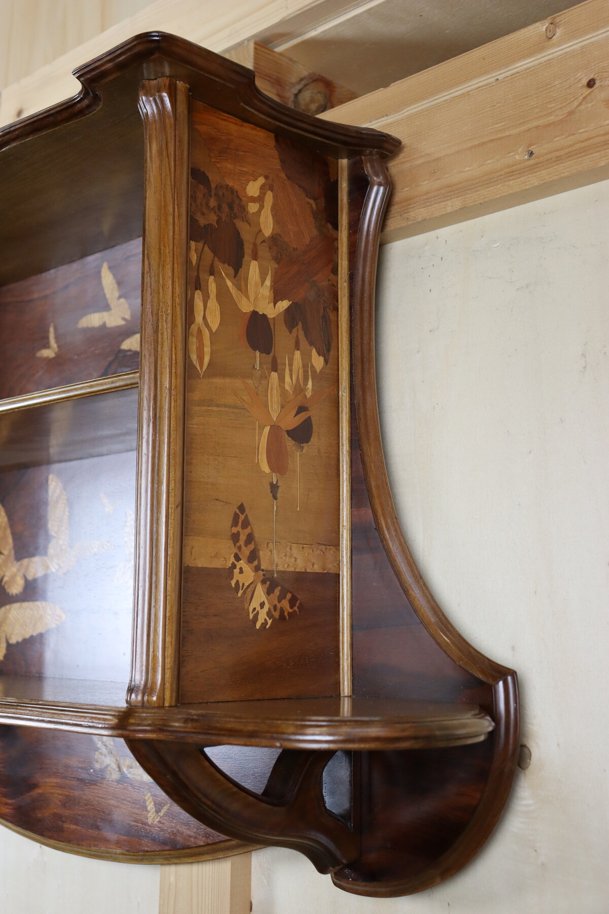 Etagère par Emile Gallé