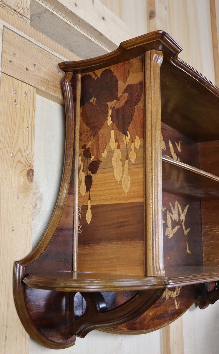 Etagère par Emile Gallé