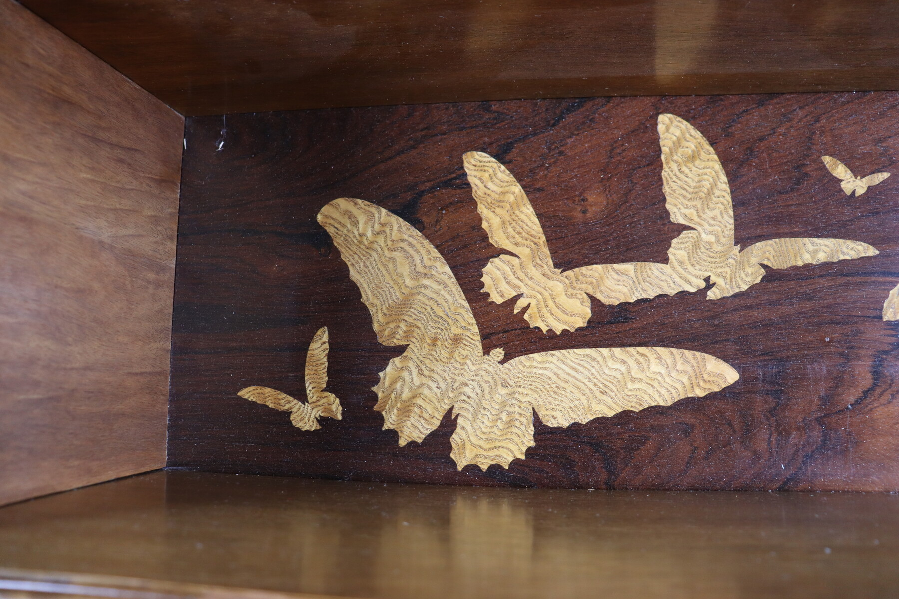 Etagère par Emile Gallé