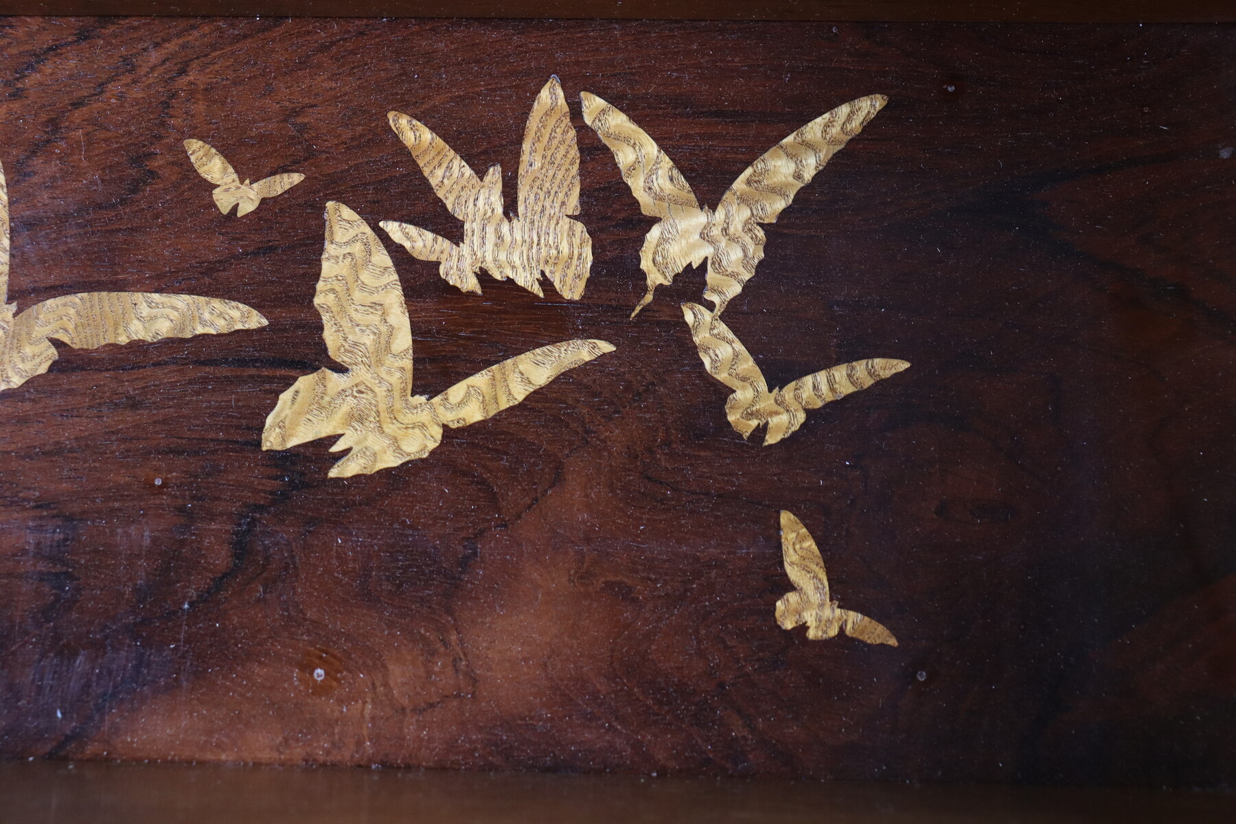 Etagère par Emile Gallé