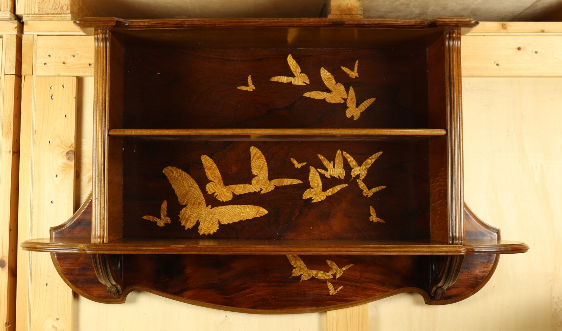 Etagère par Emile Gallé