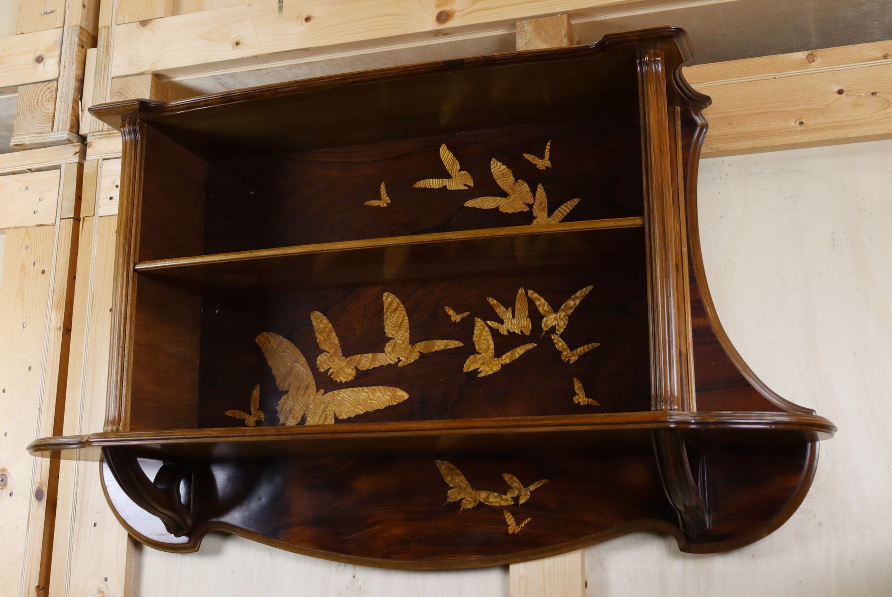 Etagère par Emile Gallé