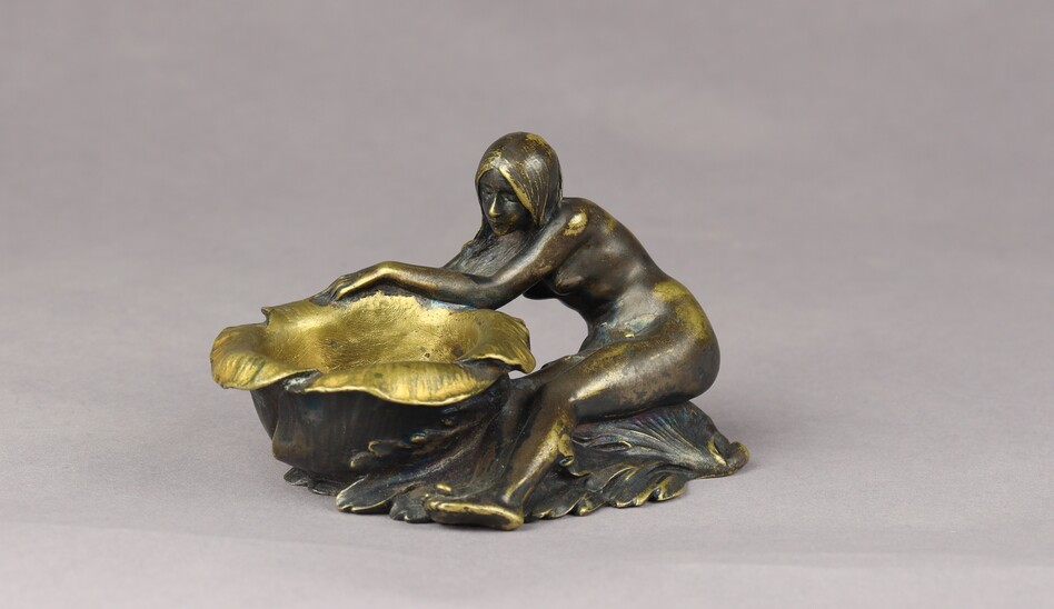 Femme au pavot, by Maurice Bouval