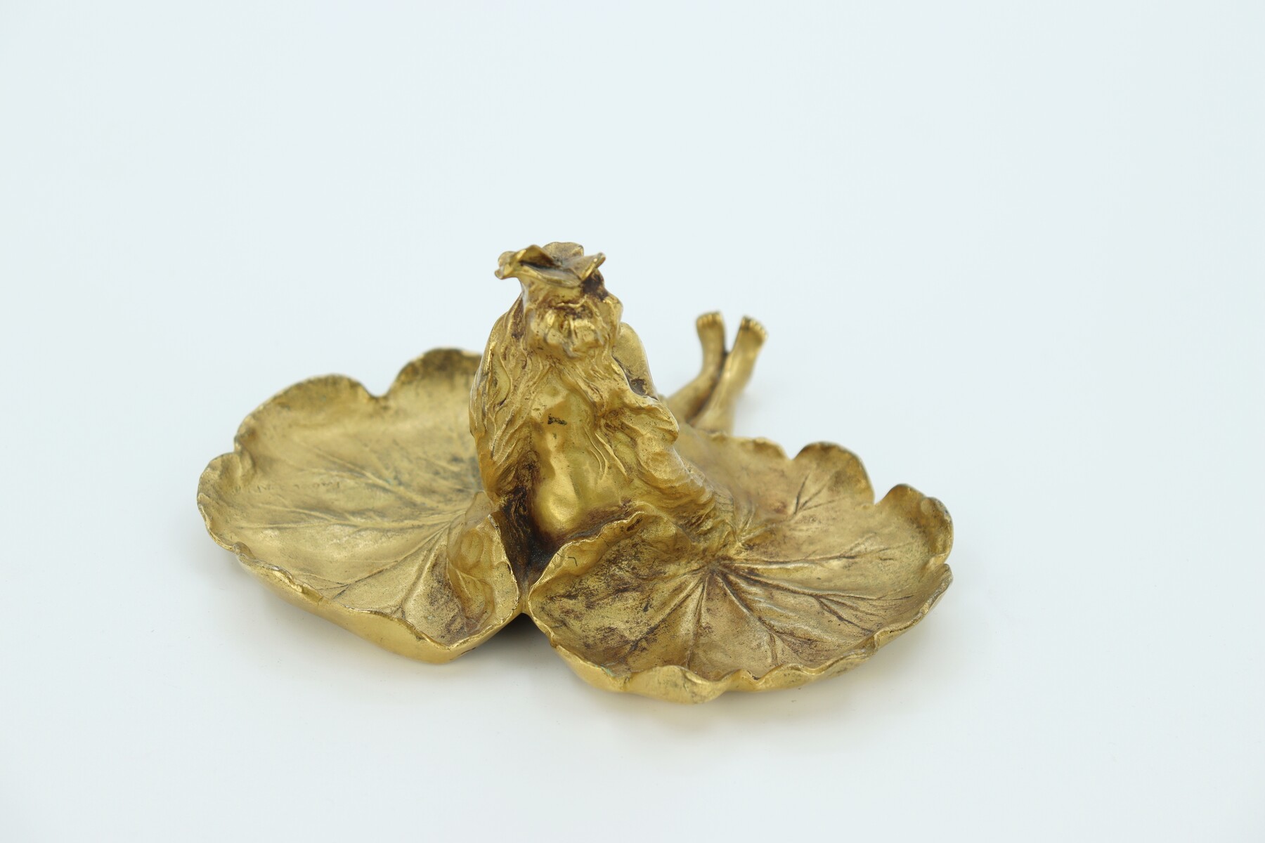 Femme géranium par Raoul Larche