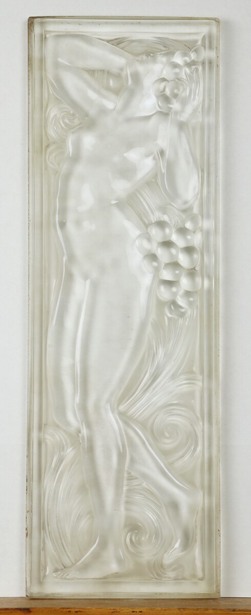 Figurine et raisin par René Lalique