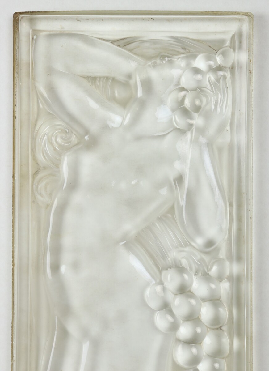 Figurine et raisin par René Lalique