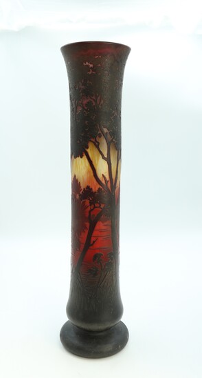 Large Daum vase with a lake landscape