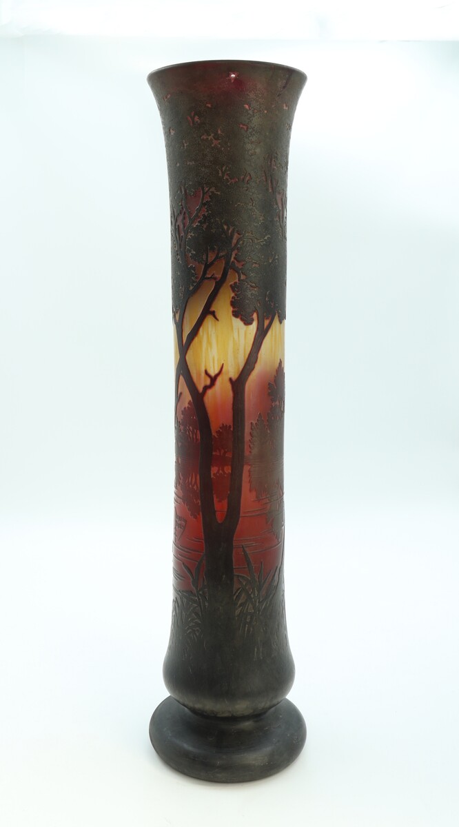 Grand vase Daum à décor de paysage lacustre