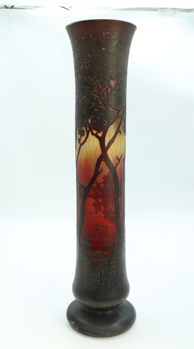 Grand vase Daum à décor de paysage lacustre