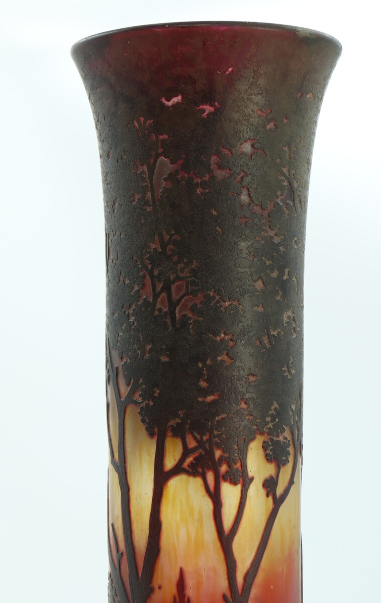 Grand vase Daum à décor de paysage lacustre