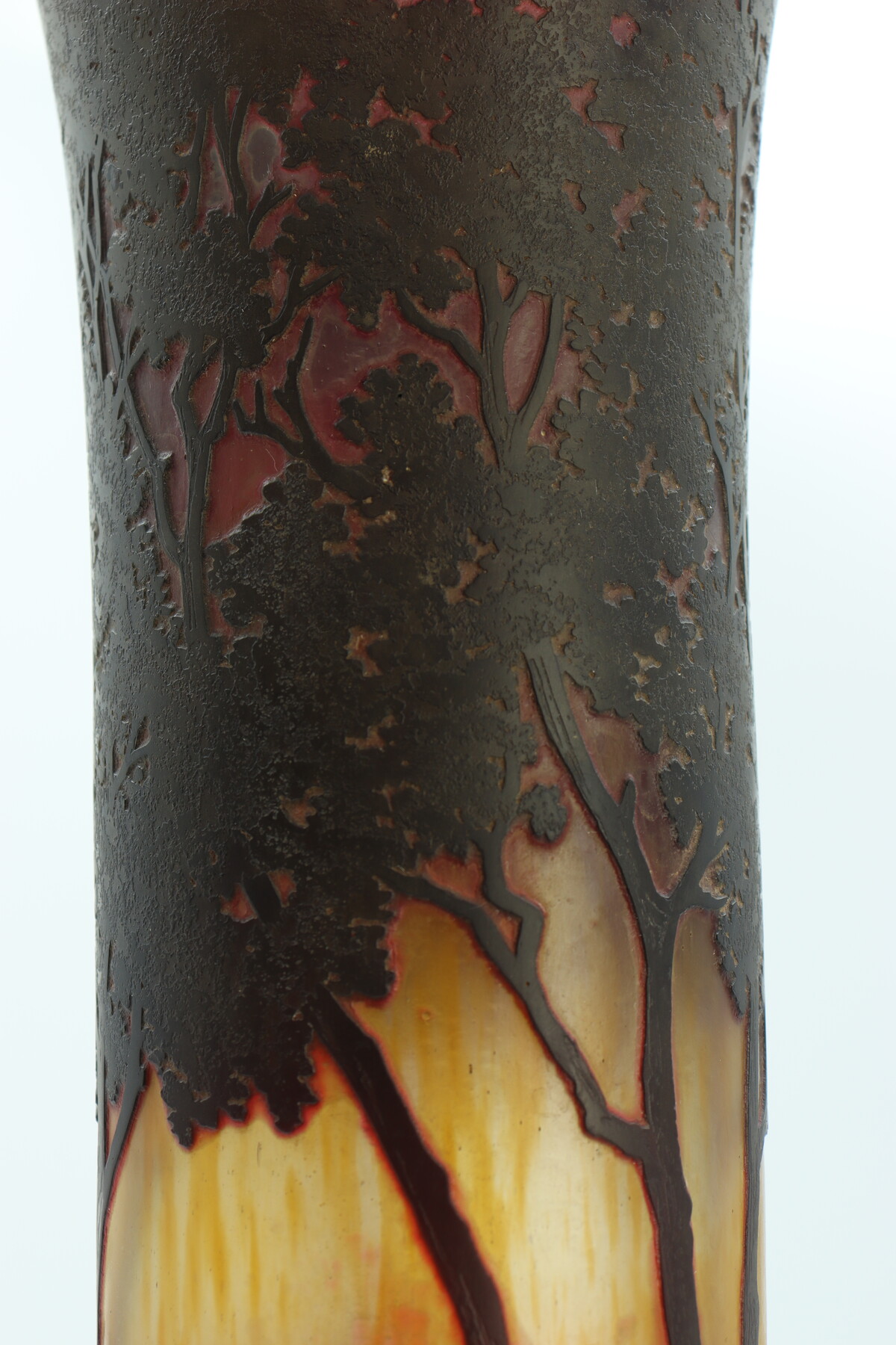 Grand vase Daum à décor de paysage lacustre