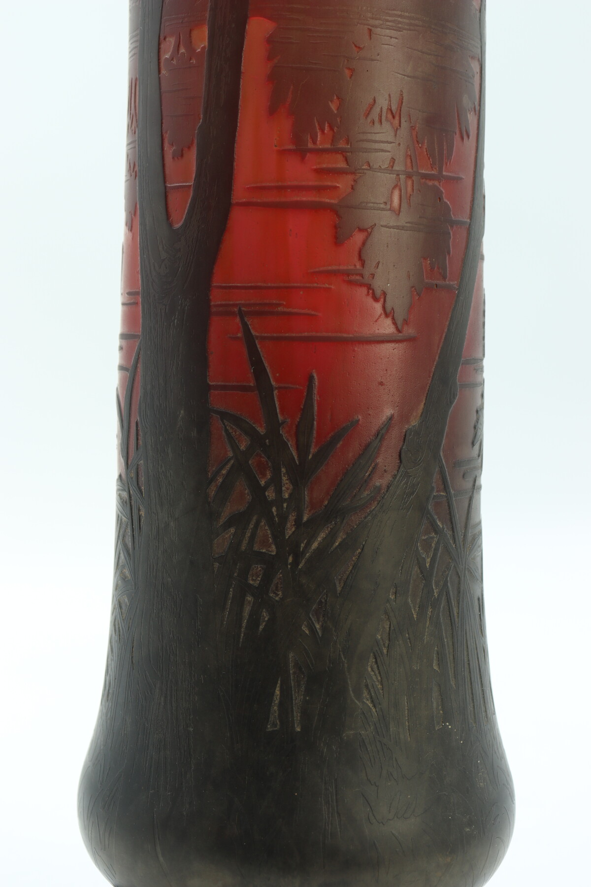 Grand vase Daum à décor de paysage lacustre