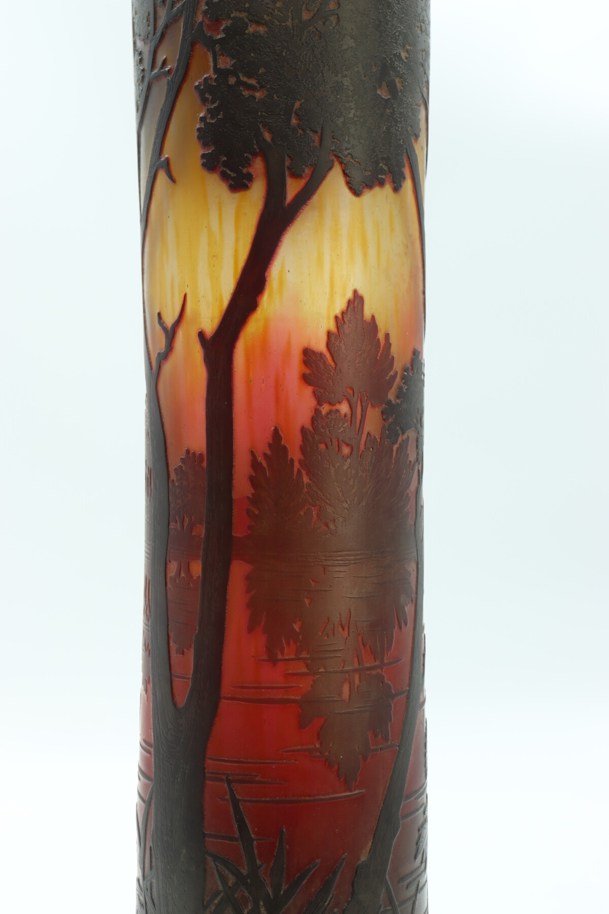 Grand vase Daum à décor de paysage lacustre