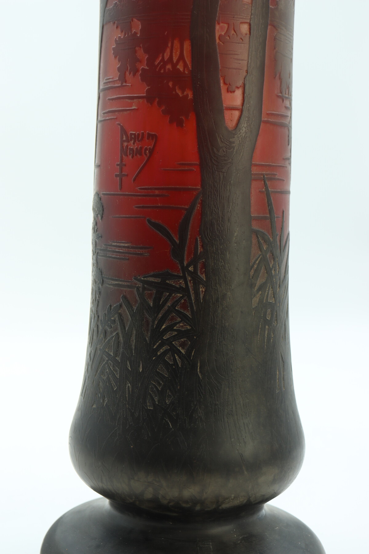 Grand vase Daum à décor de paysage lacustre