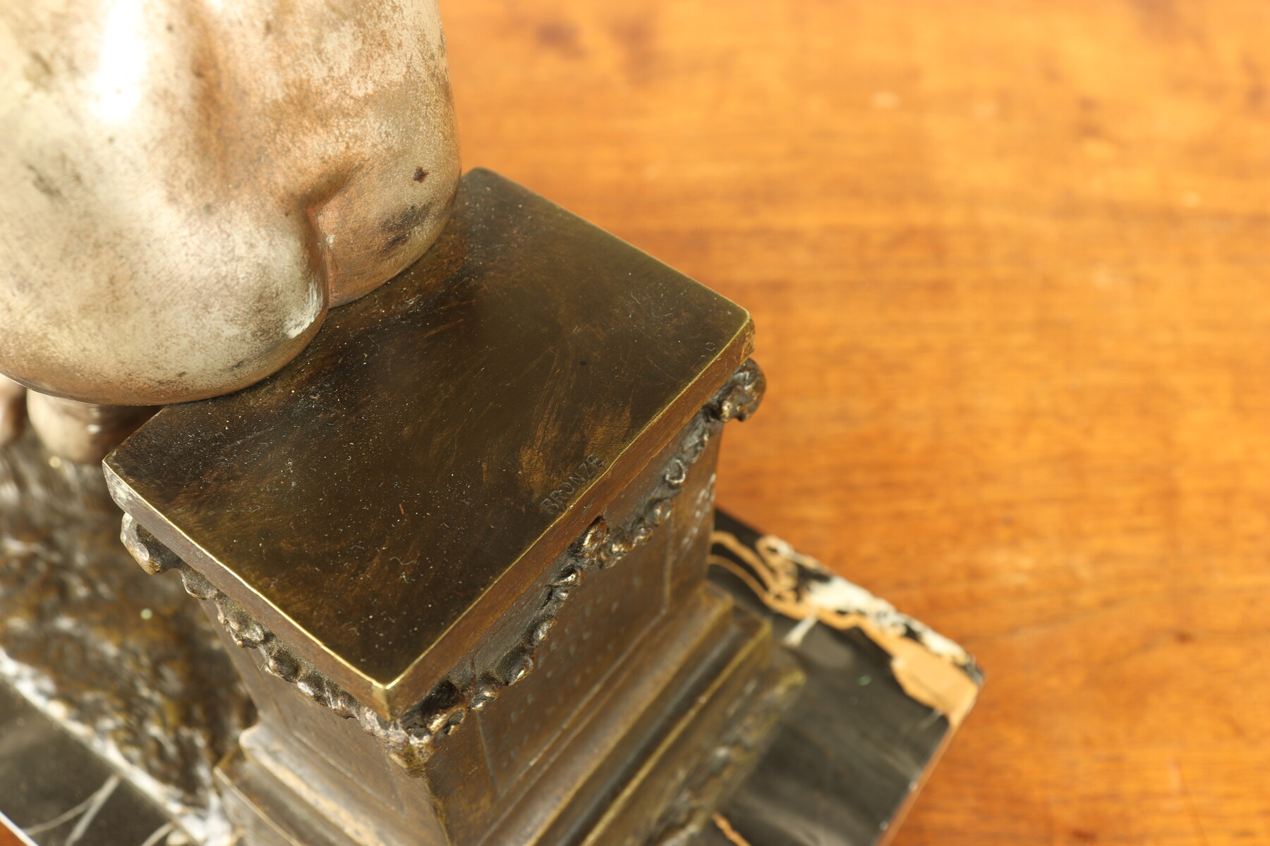Joueuse de aulos et capriné dansant par Henry Fugère