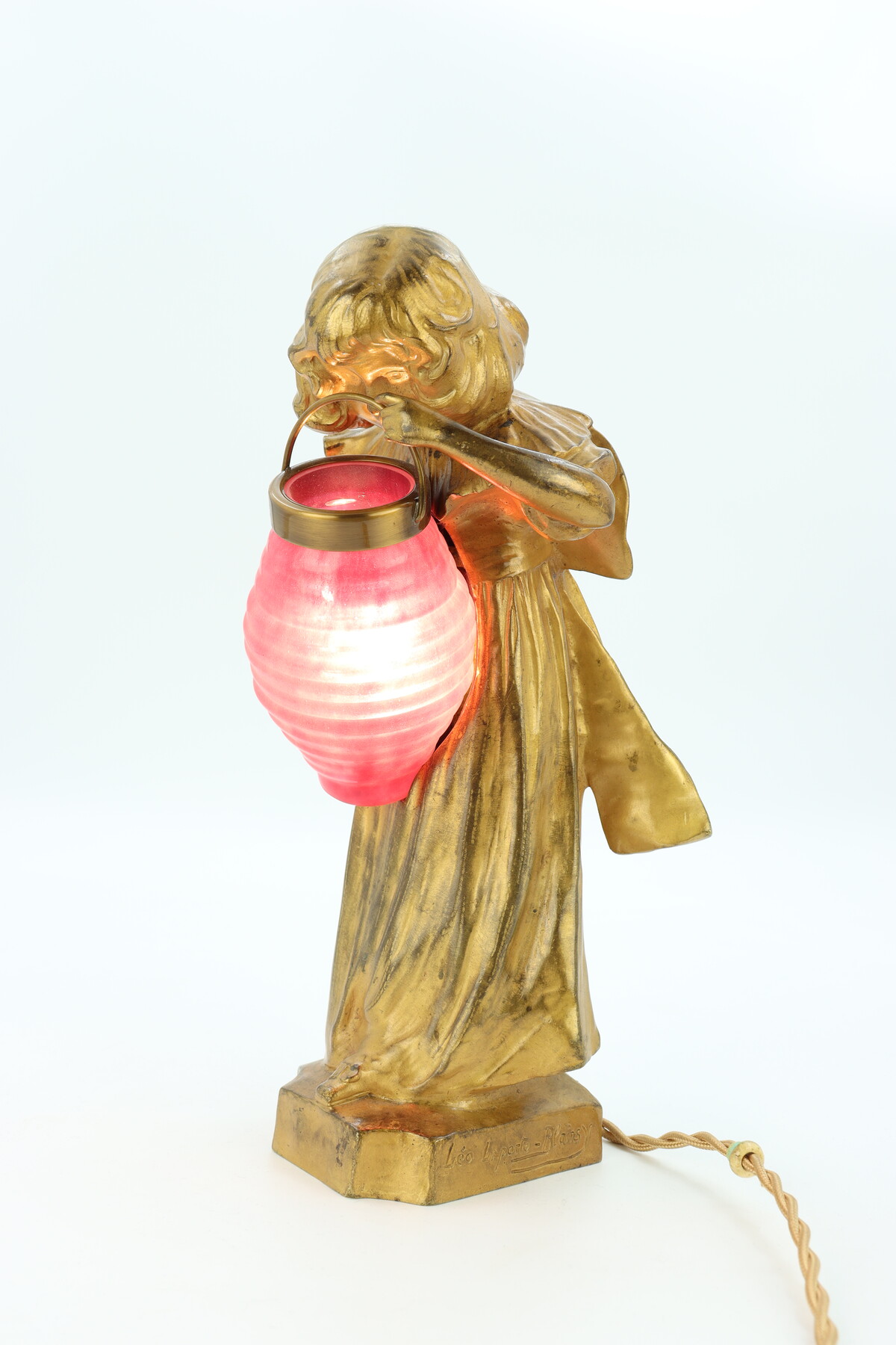 La fille au lampion par Léo Laporte-Blairsy