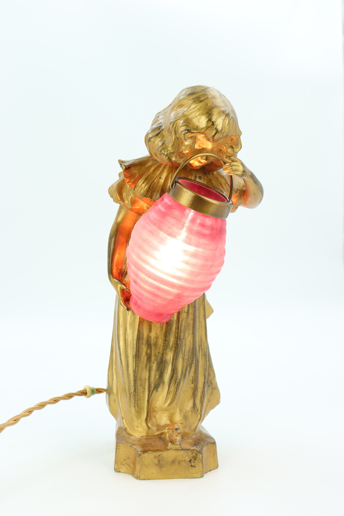 La fille au lampion par Léo Laporte-Blairsy