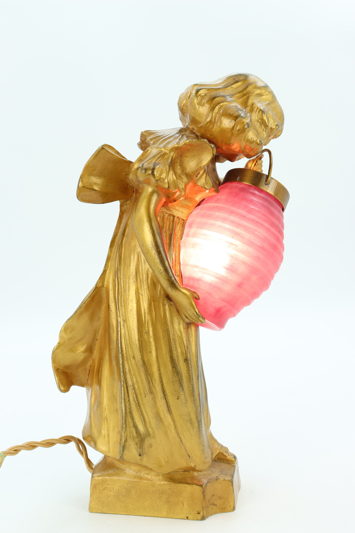 La fille au lampion par Léo Laporte-Blairsy