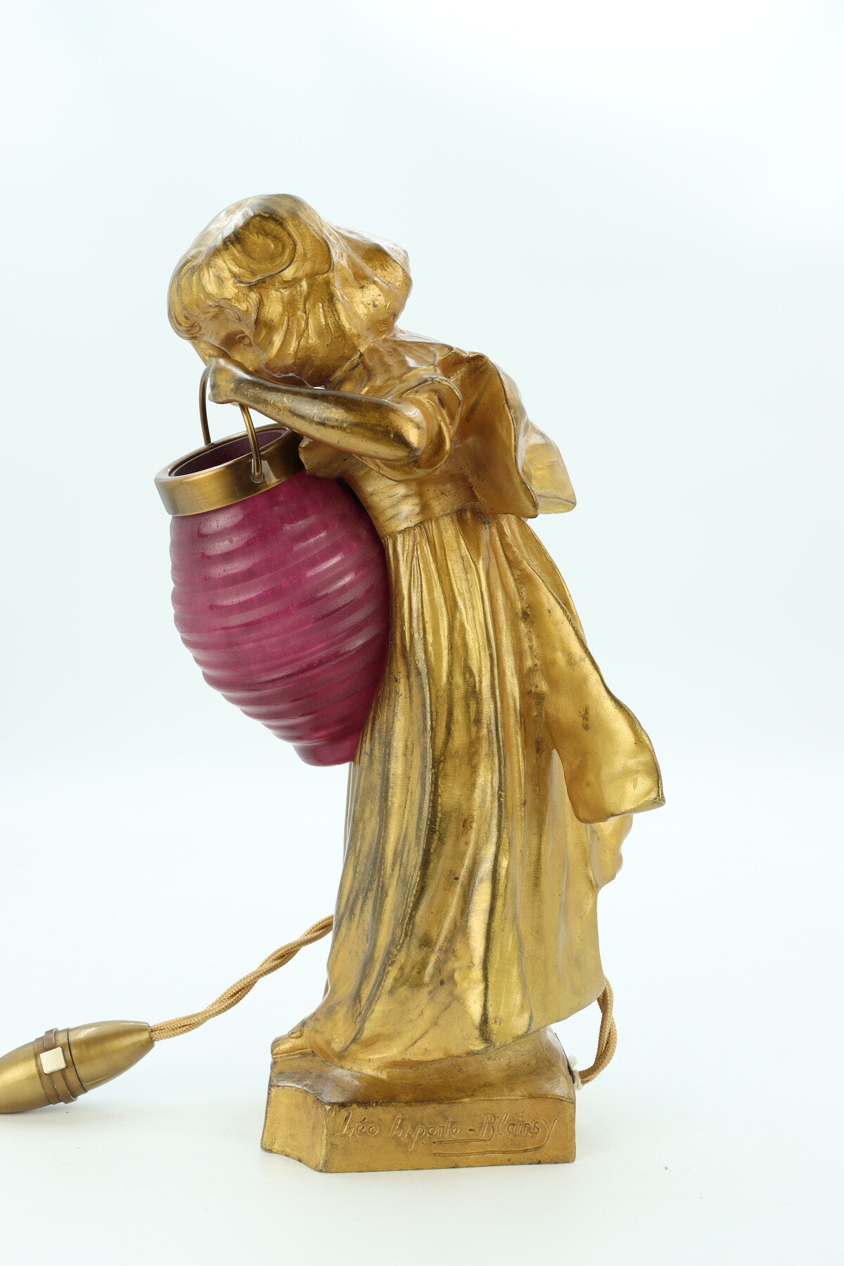 La fille au lampion par Léo Laporte-Blairsy