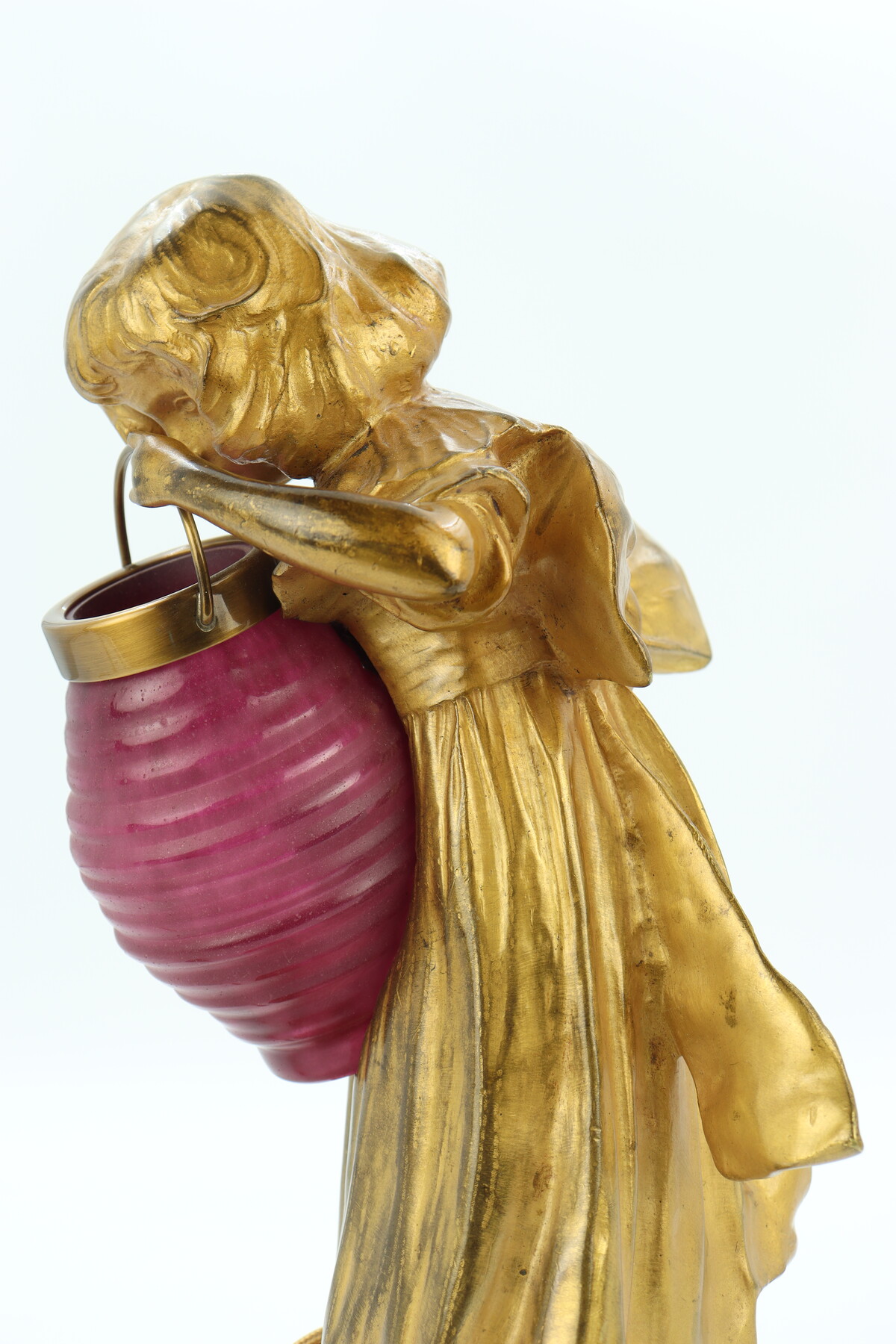 La fille au lampion par Léo Laporte-Blairsy