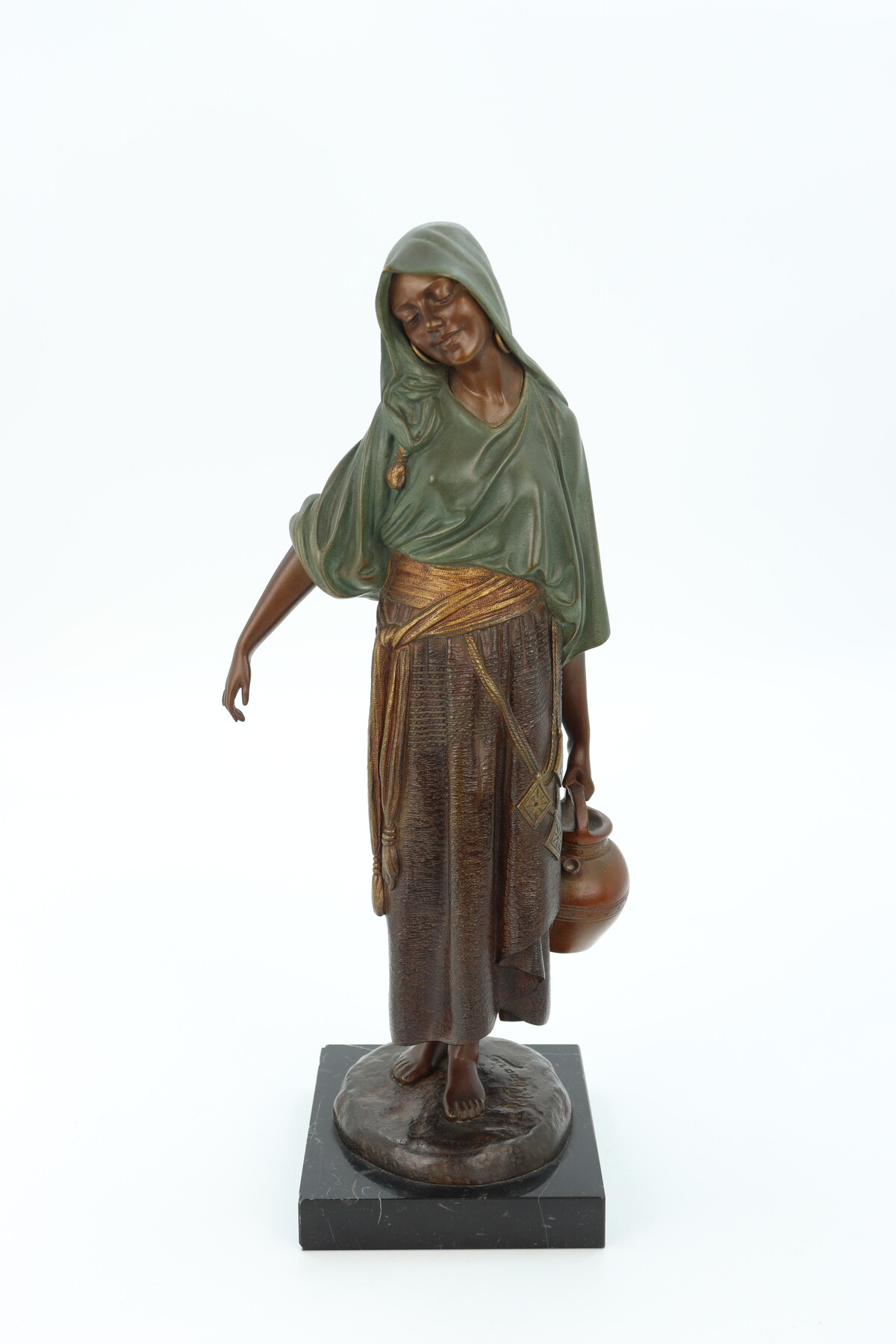 La porteuse d'eau par Demeter Chiparus