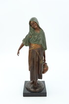 La porteuse d'eau par Demeter Chiparus